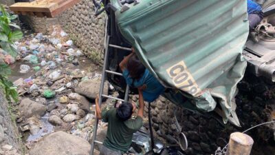 Truk Rem Blong Sruduk Avanza di Paguyangan Brebes, 2 Korban Tewas