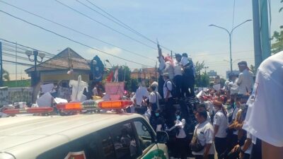 BREAKING NEWS: Demo Nakes Jilid II, Puluhan Ambulans Blokir Jalur Pantura