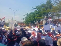 Demo Formasi PPPK di Depan DPRD Brebes, Nakes Tuntut 6 Permintaan