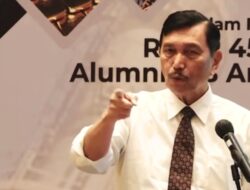 Hari Ini Menko Luhut Binsar Pandjaitan Putuskan Berobat ke Singapura