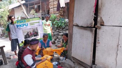 Tingkatkan Daya Tarik, Emak-emak di Kampung Budaya Jalawastu Dilatih Membatik