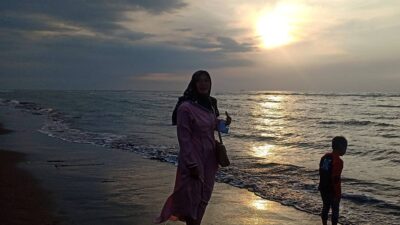 Menikmati Pesona Senja di Pulau Cemara Brebes