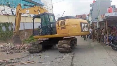 Sengketa Tanah Warga vs Pemkab Brebes, Petugas Bongkar Paksa Bangunan Tembok