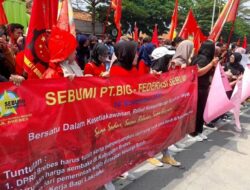 Demo Buruh di Brebes Tuntut UMK Naik Jadi Rp 2,8 Juta