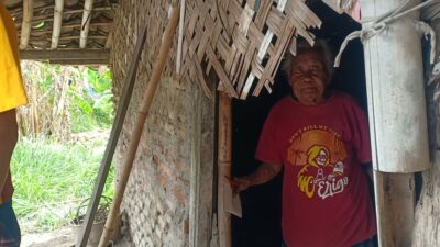 Miris, Nenek di Brebes Hidup Sebatang Kara di Rumah Reyot Tanpa Jamban
