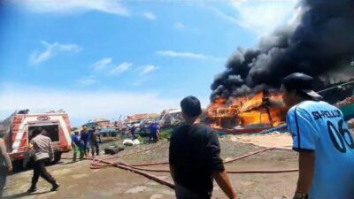 Kapal Nelayan Terbakar di Pelabuhan Kluwut Brebes, 5 ABK Berhamburan Selamatkan Diri