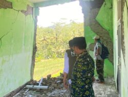 LP Ma’arif PCNU Brebes Bantu Sekolah Rusak di Salem Brebes Akibat Gempa Bumi