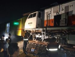 Lokomotif Kereta Api yang Tabrak Truk dan Anjlok di Tanjung Brebes Berhasil Dievakuasi