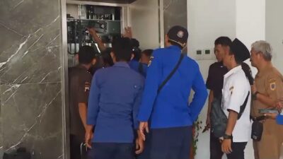 Panik, Tiga Pegawai Pemkab Terjebak di Lift KPT Brebes Hampir Satu Jam