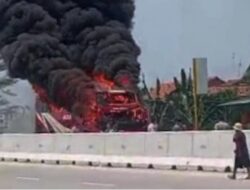 Bus Agra Mas Terbakar di Exit Tol Adiwerna Tegal, Sempat Mogok di Tol Pejagan-Pemalang