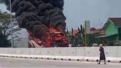 Bus Agra Mas Terbakar di Exit Tol Adiwerna Tegal, Sempat Mogok di Tol Pejagan-Pemalang