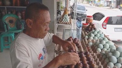 Penjual Telur Asin di Ketanggungan Keluhkan Sepi Pembeli, Imbas Pemberlakuan Satu Arah Arus Mudik