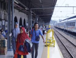 Momen Satpam PT KAI Kembalikan Tas Mewah Milik Penumpang yang Tertinggal, Ada 5 Emas Batangan Rp 510 Juta