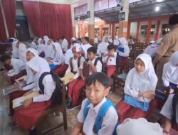 PPDB Tingkat SMP Dibuka, Ratusan Calon Peserta Didik Baru di Brebes Datangi Sekolah Sejak Subuh