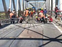 Jembatan Poncol Larangan Brebes Ditutup Total karena Bolong, Arus Pejagan – Prupuk Dialihkan