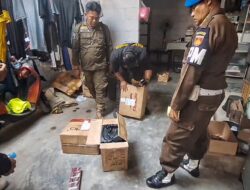 Petugas Gabungan Gerebek Rumah Pengedar Rokok Ilegal di Tanjung Brebes