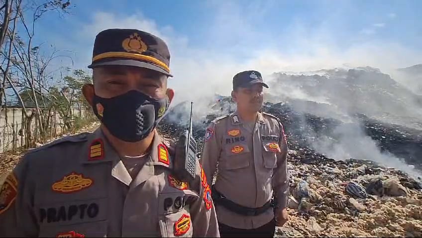 TPA Sampah Kaliwlingi Terbakar