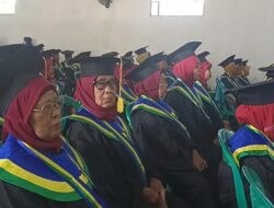 Ratusan Lansia di Brebes Diwisuda ‘S1’ dan ‘S2’, Paling Tua Usia 78 Tahun dengan Nilai Cumlaude