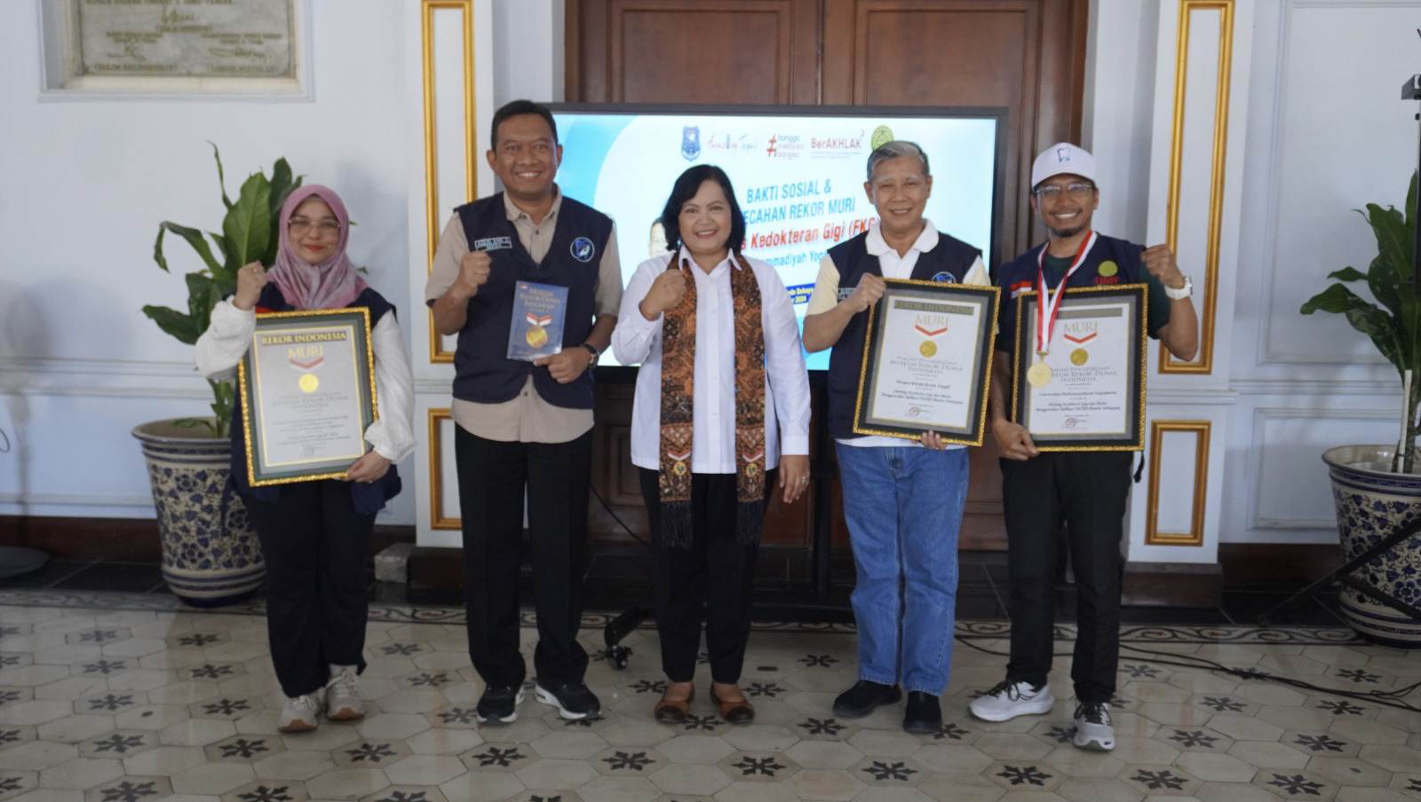 Rekor MURI Periksa Gigi Gratis
