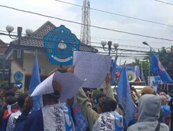 Ratusan Buruh di Brebes Demo Upah Layak dan Tuntut Perbanyak Lowongan Kerja Laki-laki
