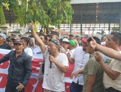 Tegang, Massa Pendukung Kotak Kosong Pilkada Brebes Demo KPU di Lokasi Debat