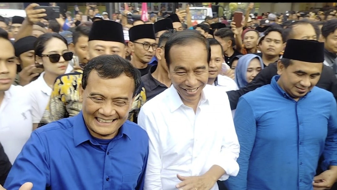 Jokowi Dampingi Luthfi-Yasin Kampanye di Tegal