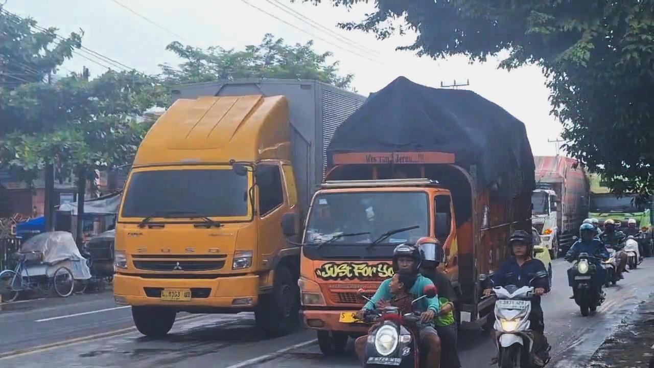 Truk Masuk Dalam Kota Pekalongan