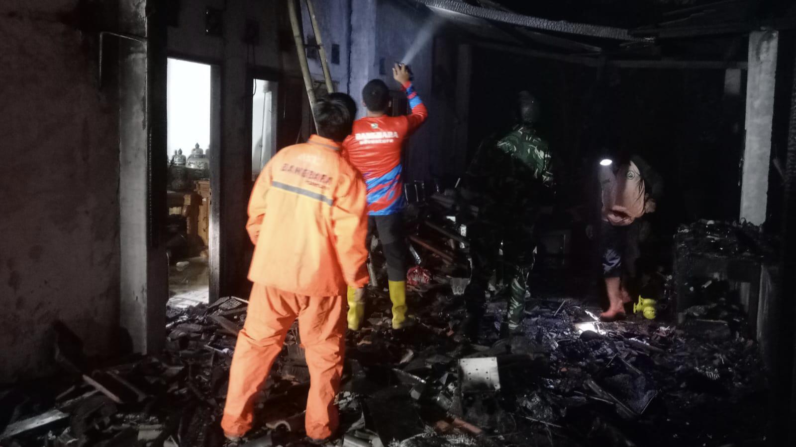 Rumah Terbakar di Salem Brebes