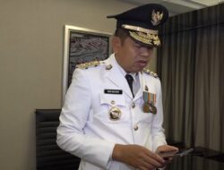 Baru Dilantik Jadi Gubernur Jabar, Dedi Mulyadi Langsung Copot Kepala SMAN 6 Depok