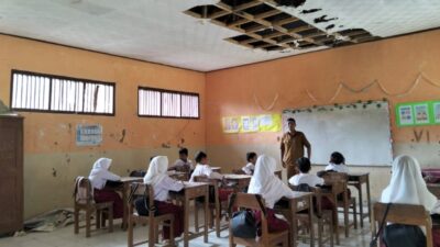 82 Sekolah Rusak Diperbaiki dalam Program Beresi Sekolah 100 Hari Kerja Bupati Brebes