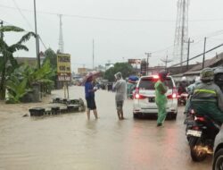 Diguyur Hujan Underpass Prupuk Terendam Banjir Akibat Luapan Sungai, Arus Mudik Lebaran Macet