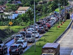Macet Ekstrem di Brebes 15 KM akibat Banjir Underpass Prupuk, Arus Mudik Dialihkan ke Jatibarang-Slawi