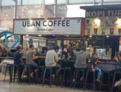 Sajian Kopi Turki Dimasak di atas Pasir Panas Diburu Pemudik di Rest Area Banjaratma Brebes