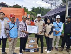 PLN UP3 Tegal Salurkan Bantuan Korban Bencana Tanah Bergerak di Desa Mandala Brebes