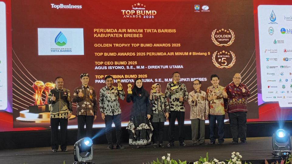 Perumda Tirta Baribis Menerima Penghargaan TOP BUMD Awards