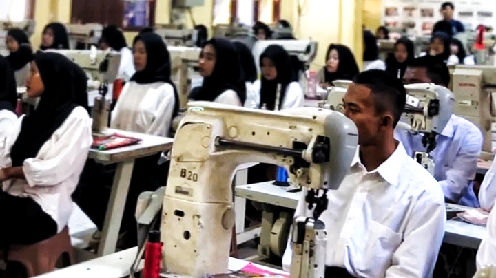 Pelatihan Menjahit antisipasi Gelombang PHK