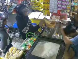 Viral Video Pria Tak Dikenal Jual Rokok Berisi Sampah Kertas di Warung Madura di Brebes