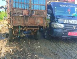 Akses Jalan Menuju TPAS Kaliwlingi Brebes Ancur, Kendaraan Sampah Kerap Terperosok