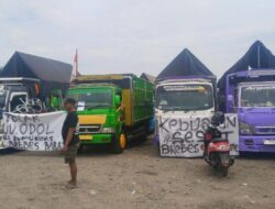 Tolak Peraturan ODOL, Sopir Truk di Brebes Sweeping di Exit Tol Pejagan: Kami Bukan Penjahat!