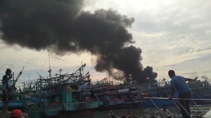 Kebakaran di Pelabuhan Tegal