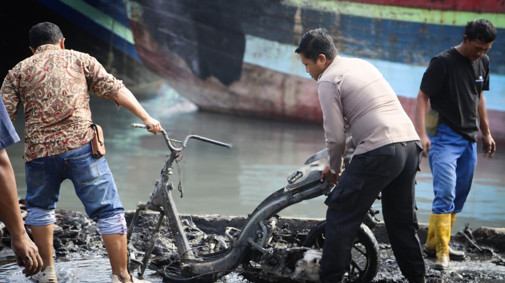 Kebakaran di Pelabuhan Pelindo Tegal