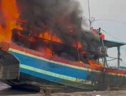 Satu Kapal Terbakar di Pelabuhan Kota Tegal, Satu Orang Dilarikan ke Rumah Sakit