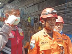 Pencarian Korban Tertimpa Kandang Ayam di Brebes Terkendala Paparan Gas Amoniak