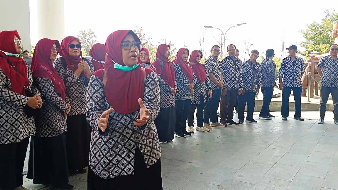 Nakes Brebes Kecewa Tak Ditemui Bupati