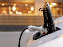 Perhatikan Ini Sebelum Pasang Wall Charger Mobil Listrik di Rumah