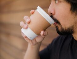 Dampak Minum Kopi Berlebihan pada Kualitas Sperma yang Perlu Diketahui Ayah