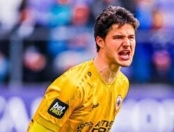 Manchester United Resmi Rekrut Senne Lammens