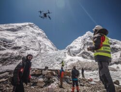 Dron Bantu Bersihkan Sampah Everest, Setara 10 Orang