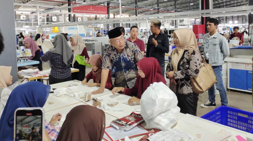 Pungli Calon Pekerja Pabrik di Brebes