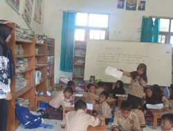 Kurang Ruang Kelas, Siswa SDN Kertabesuki 01 Brebes Belajar Lesehan di Musala dan Perpustakaan